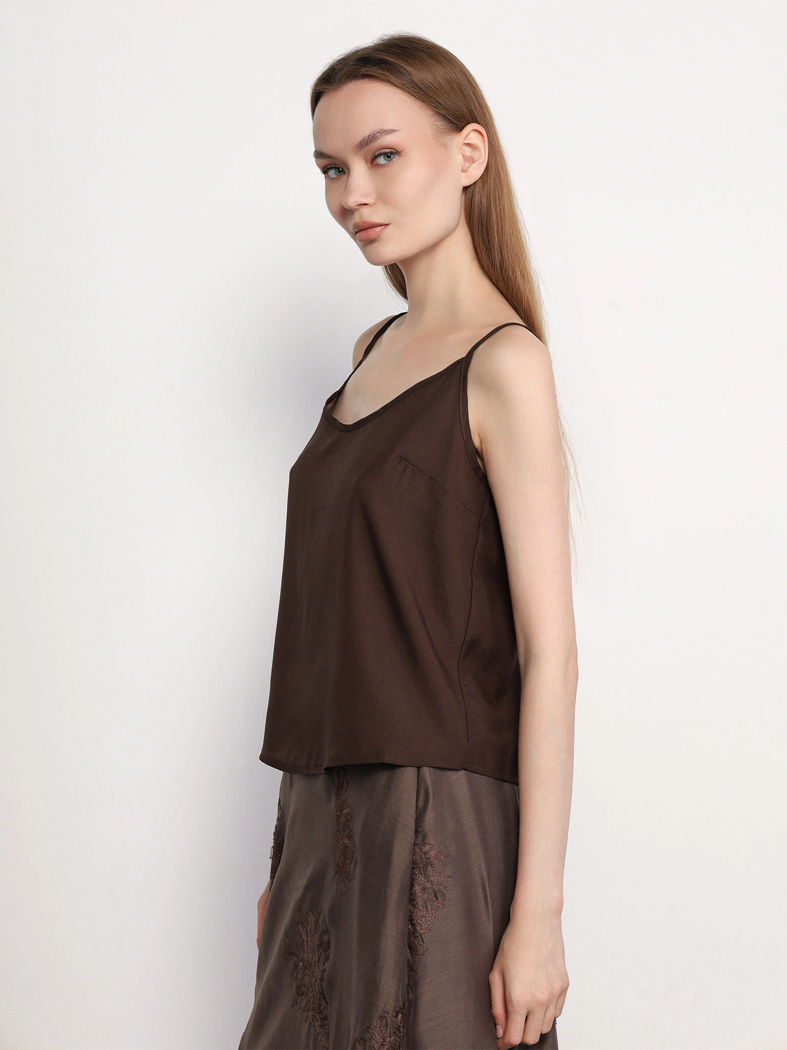 Топ темно-коричневого цвета свободного кроя